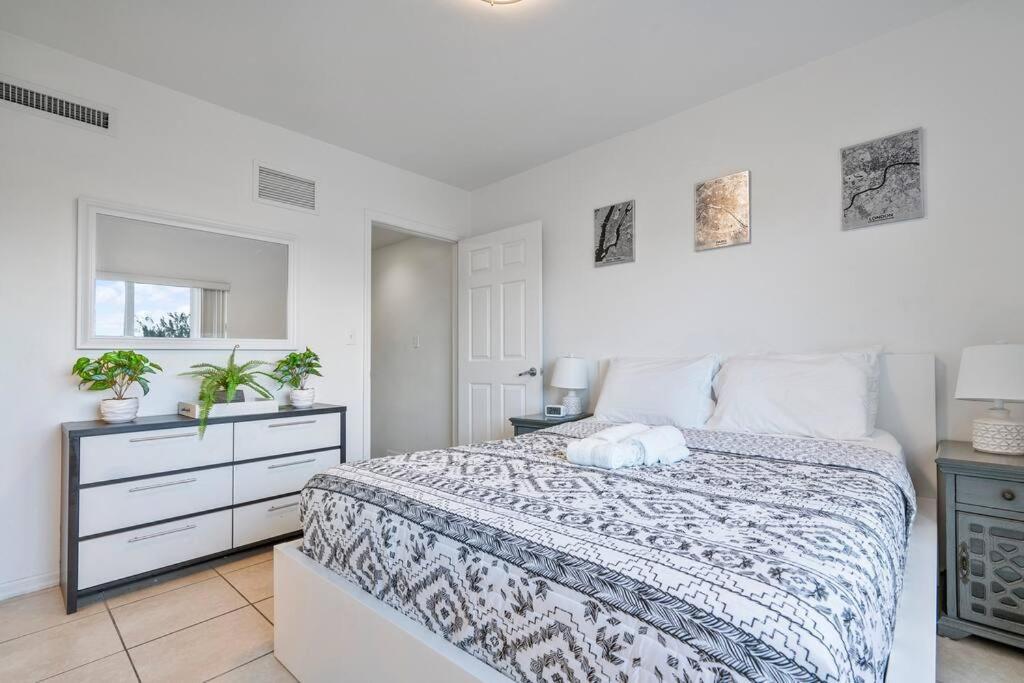 2/2 10 Minutes To Airport And 15 Minutes To Beach Miami Luaran gambar